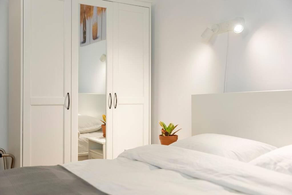 Ultra-Central University Square Apartament Apartament Bucureşti Eksteriør bilde